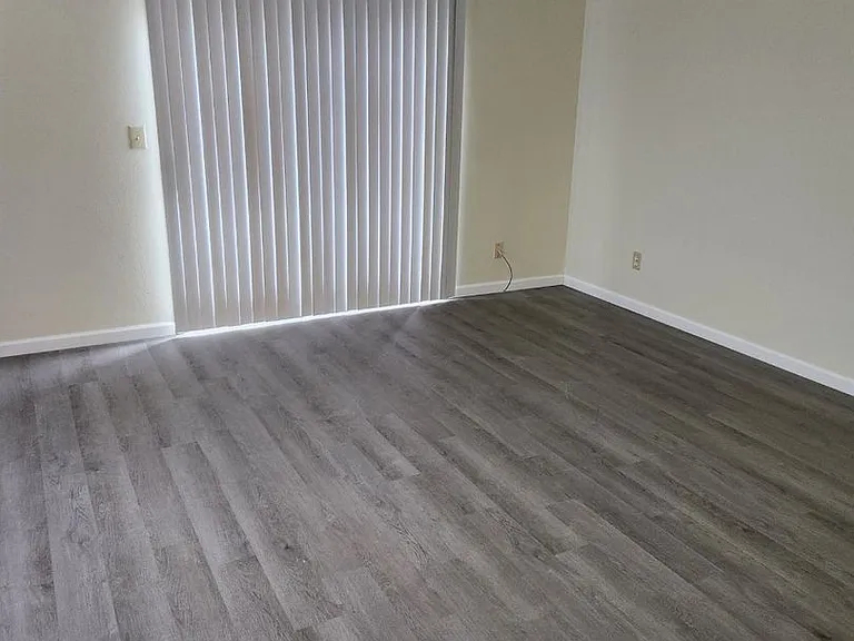 2339 Ferry St — Photo 6