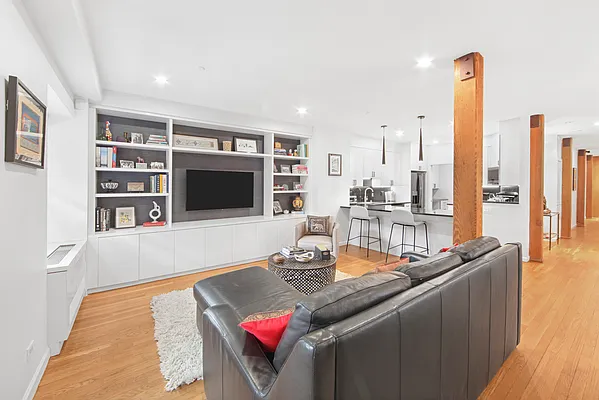 Rented by Tabak Real Estate | media 18