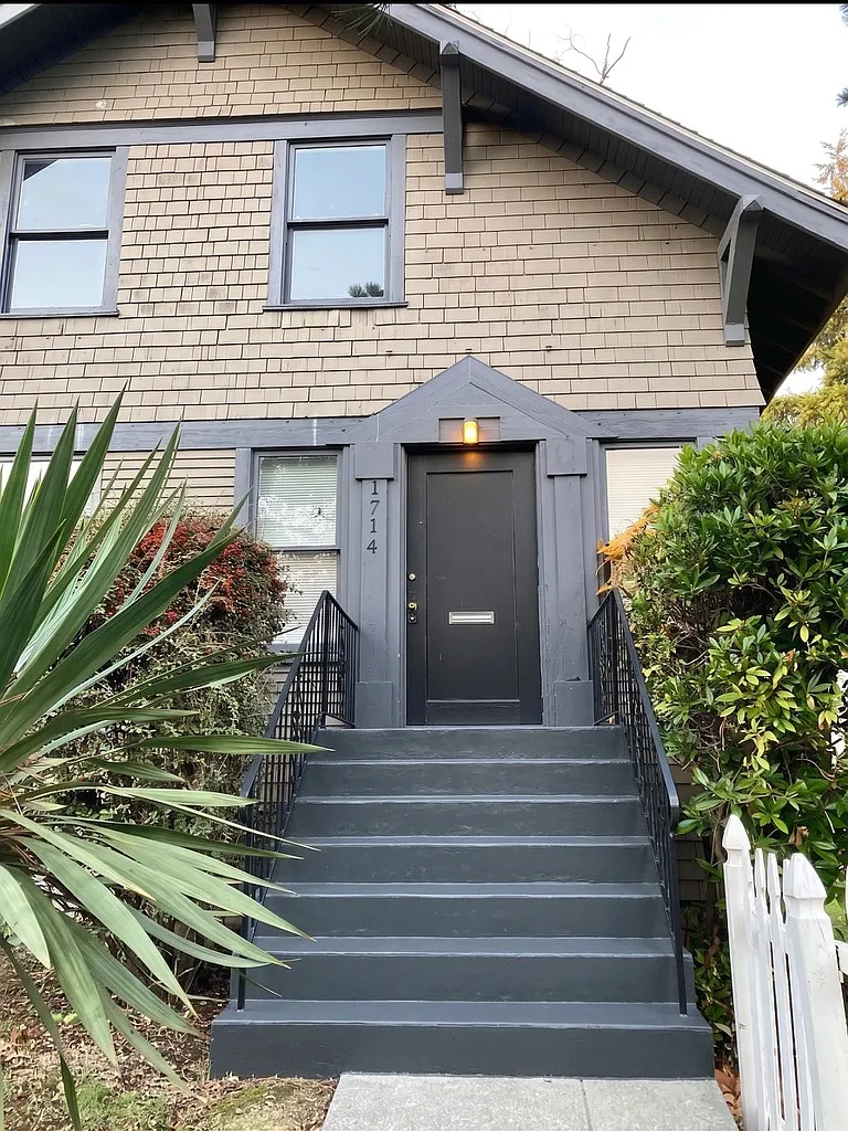 Building Photo - 1714 NE 55th St