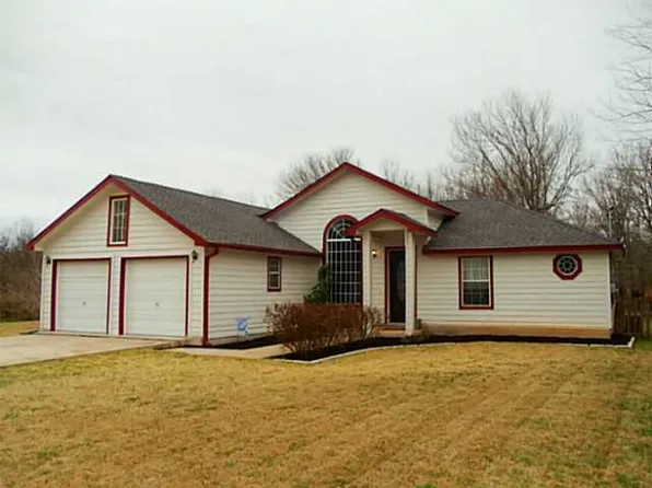 156 Kaeleku Ln, Bastrop, TX 78602