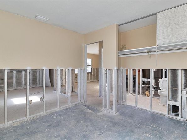 saint-petersburg-florida-81389989 picture