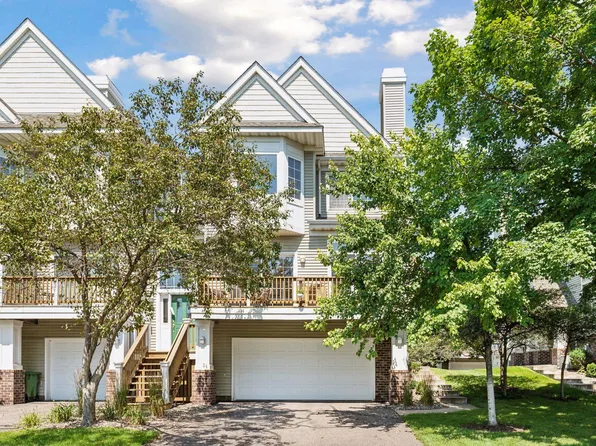 227 Satellite Ln NE, Fridley, MN 55432