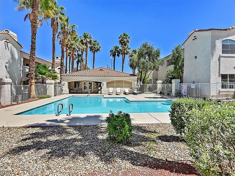 1610 Davilla St — Photo 41