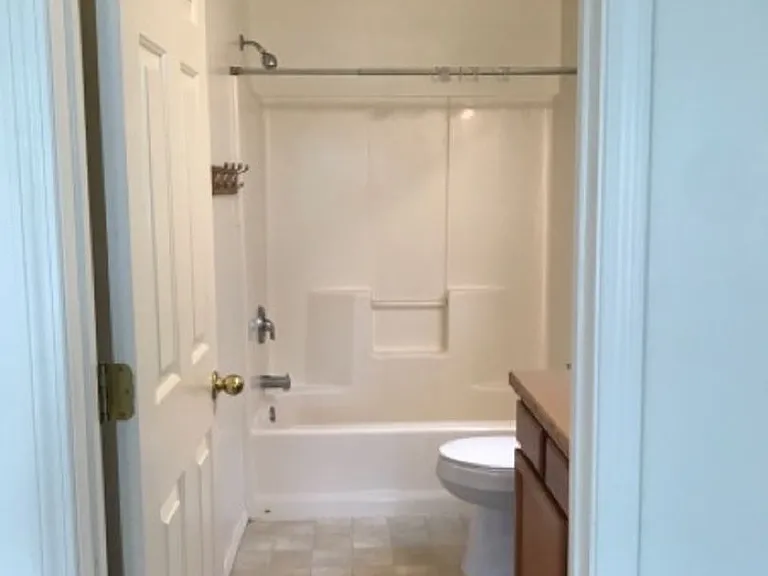 555 Parkwood Dr — Photo 10