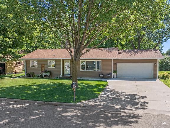 3rd image of 901 Columbine Dr