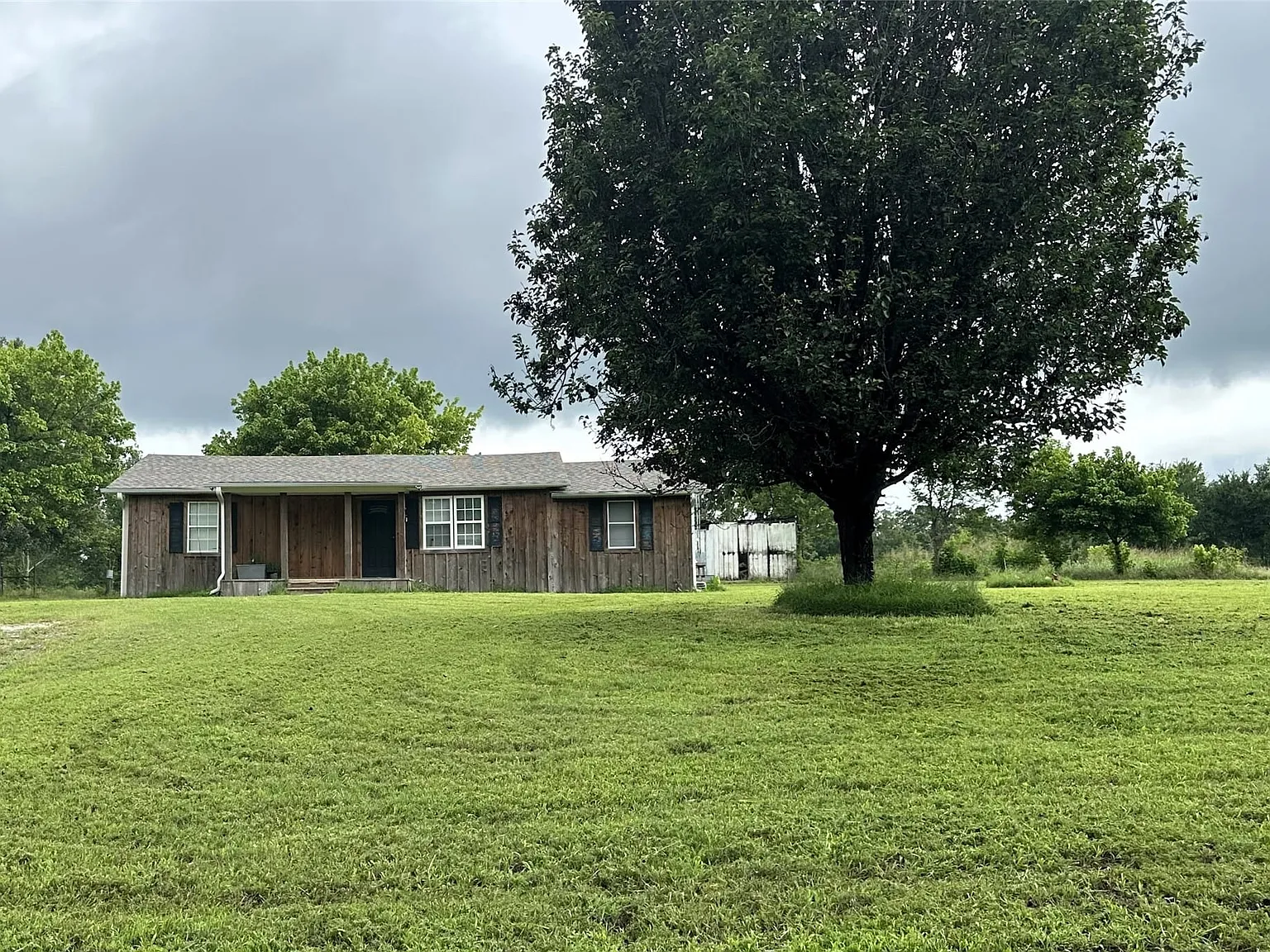 3 bed, 1.0 bath, 1440 sqft, $1,800 — Photo 2
