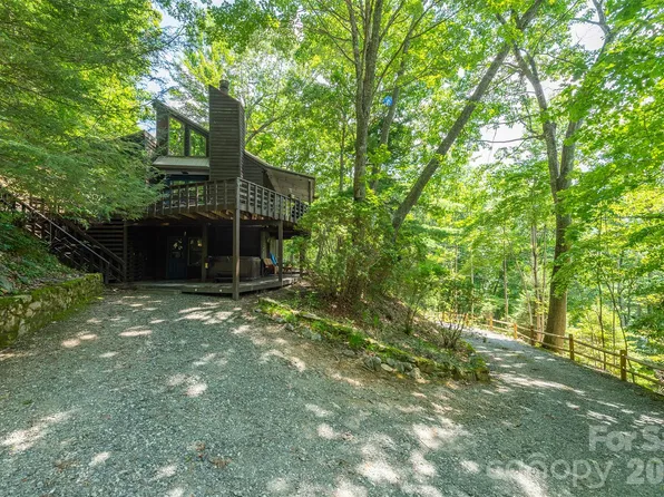 20 Gardenside Rd, Mars Hill, NC 28754
