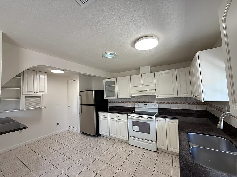434 Hibiscus Ct — Photo 2
