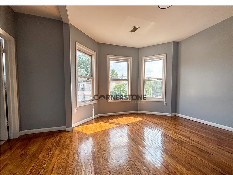 483 Avon Ave — Photo 5