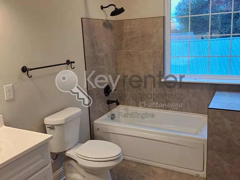 3583 Crompton St — Photo 13
