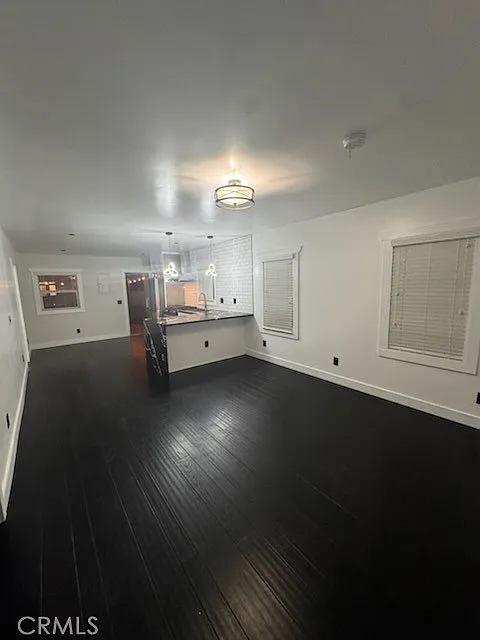 2 bed, 880 sqft, $2,700 — Photo 2