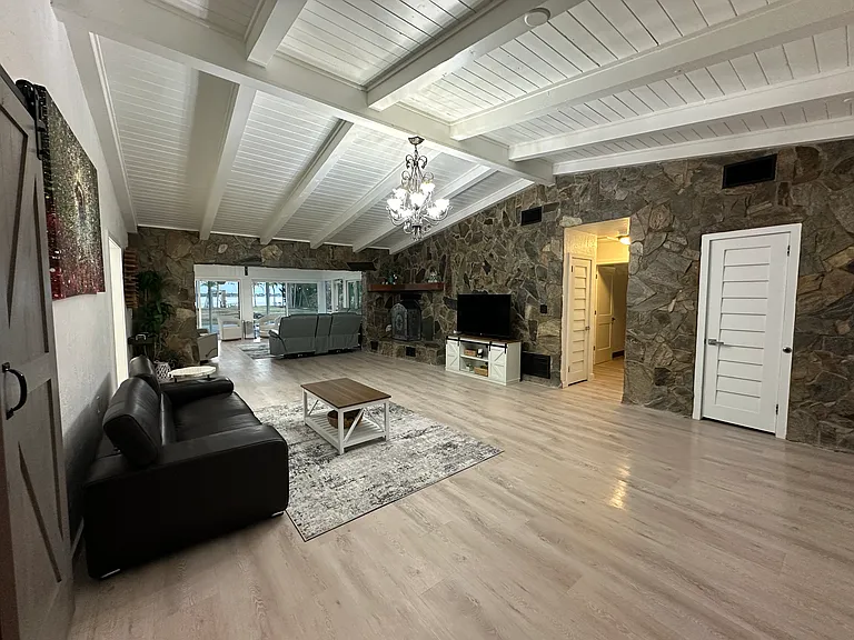 2650 Philippe Pkwy — Photo 17