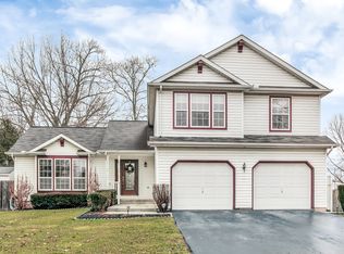 15 S Ben Hogan Dr, Etters, PA 17319