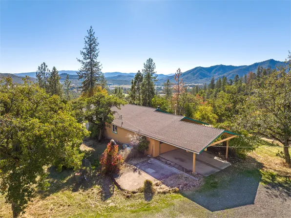 201 Crossway Dr, Gold Hill, OR 97525