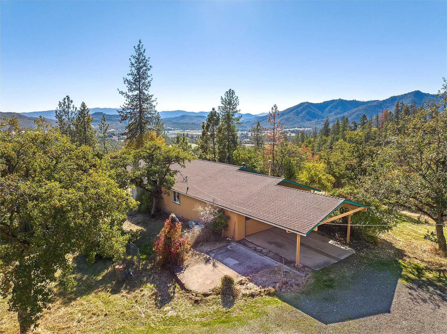 201 Crossway Dr photo 1