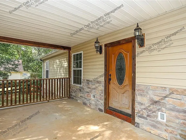 112 Aiken St — Photo 2