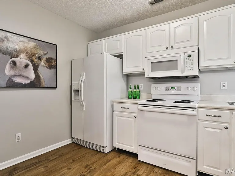 8828 Eager Rd — Photo 10