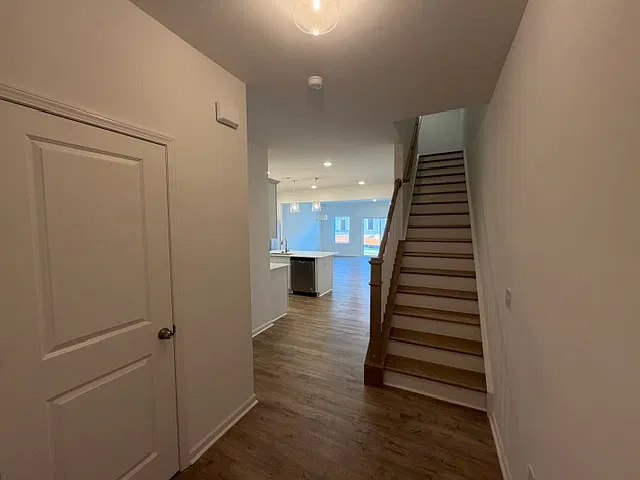 3 bed, 2.5 bath, 1762 sqft, $1,825 — Photo 3