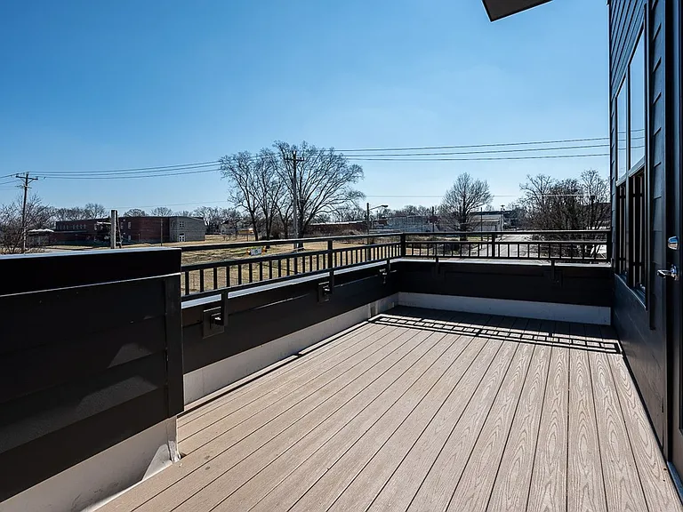 900 Meridian St — Photo 15