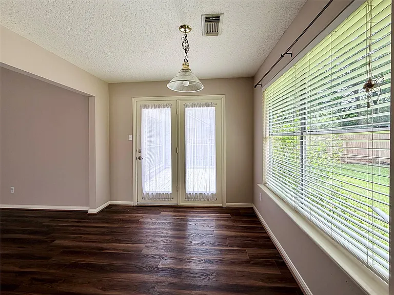 4006 Hunnington Dr — Photo 10