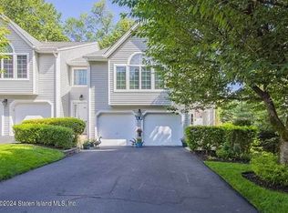 14 Bradshaw Ct, Hillsdale, NJ 07642