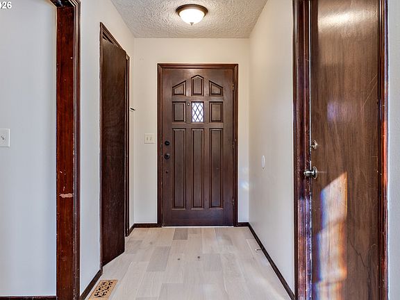 3rd image of 707 NW 104th St