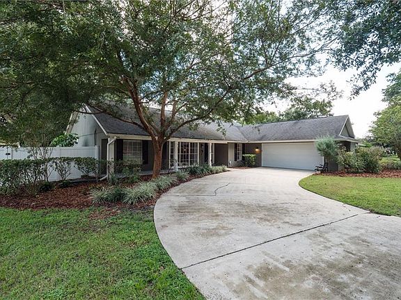 2nd image of 906 Versailles Cir