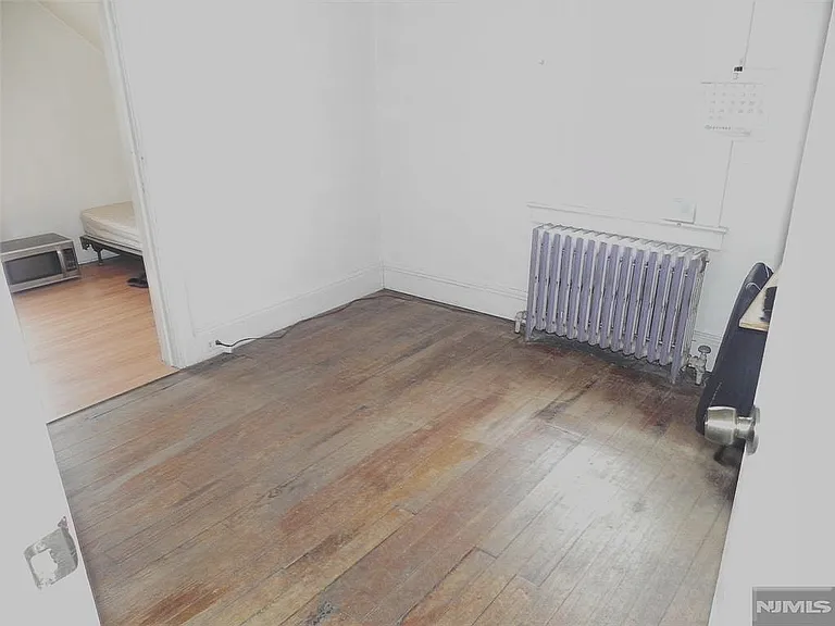 33 Center St — Photo 9