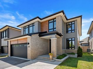 351 Shuttleworth Dr, Ottawa, ON K1T 0T6