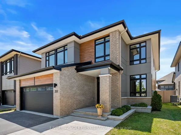 351 Shuttleworth Dr, Ottawa, ON K1T 0T6