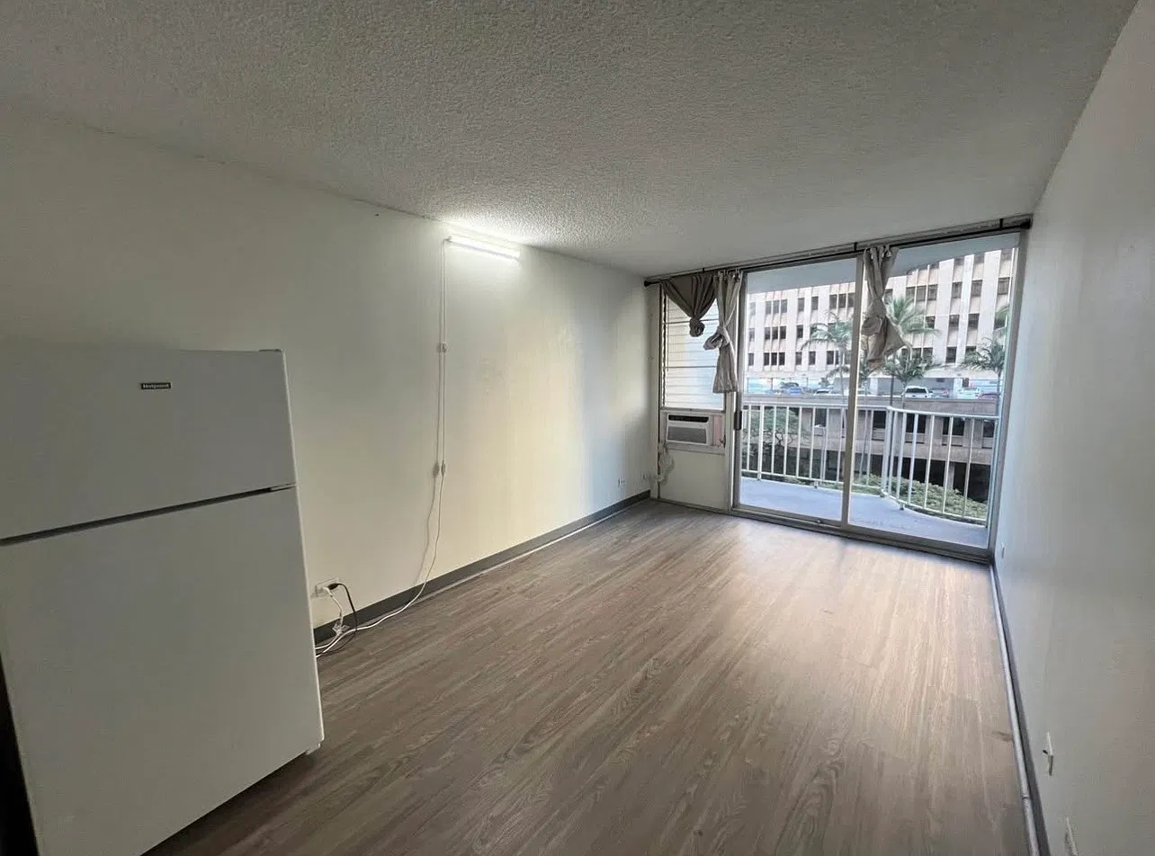 Studio, 80 sqft, $1,600 — Photo 2