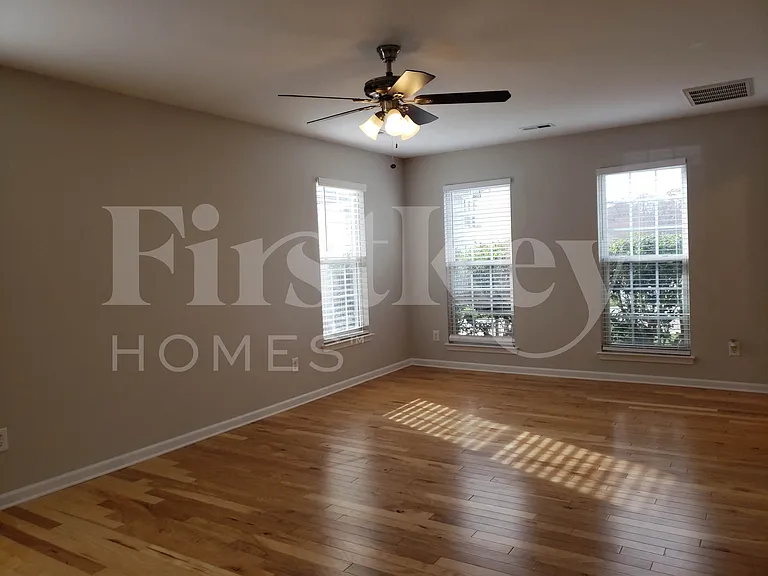 6632 Courtland St — Photo 4