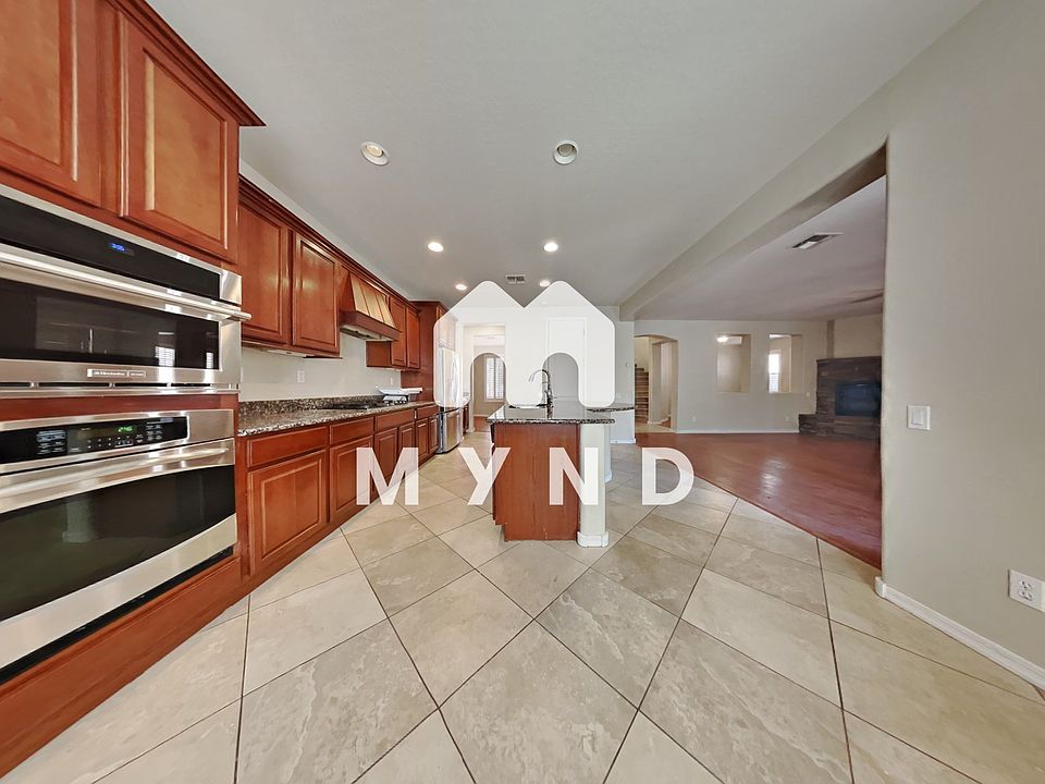 1st image of 3931 E Waller Ln