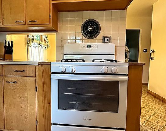 Kitchen-stove like NEW!!