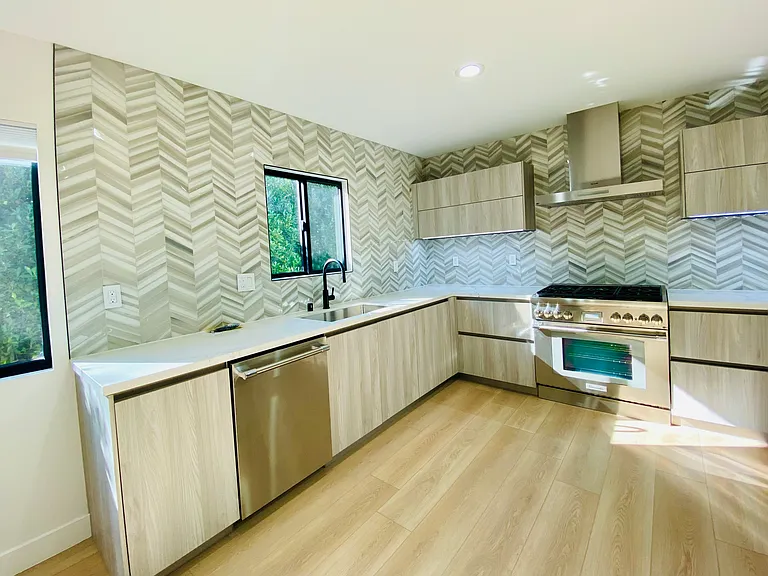539 Avon Ave — Photo 6