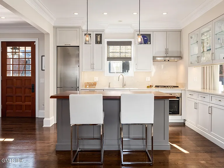 155 Milbank Ave — Photo 7