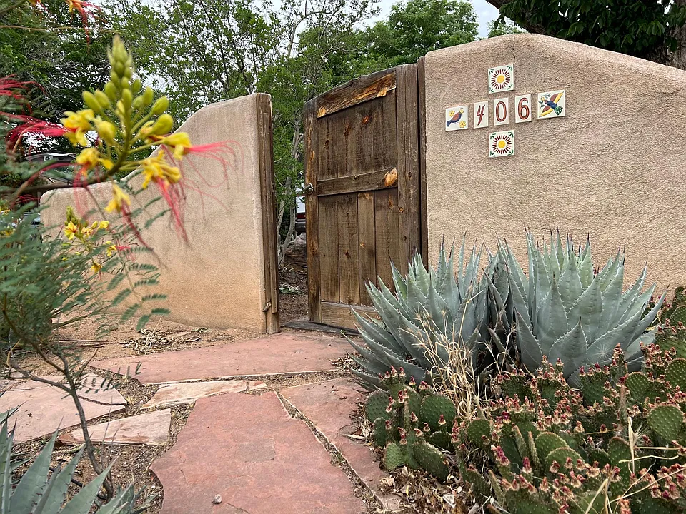 406 Vassar Dr SE