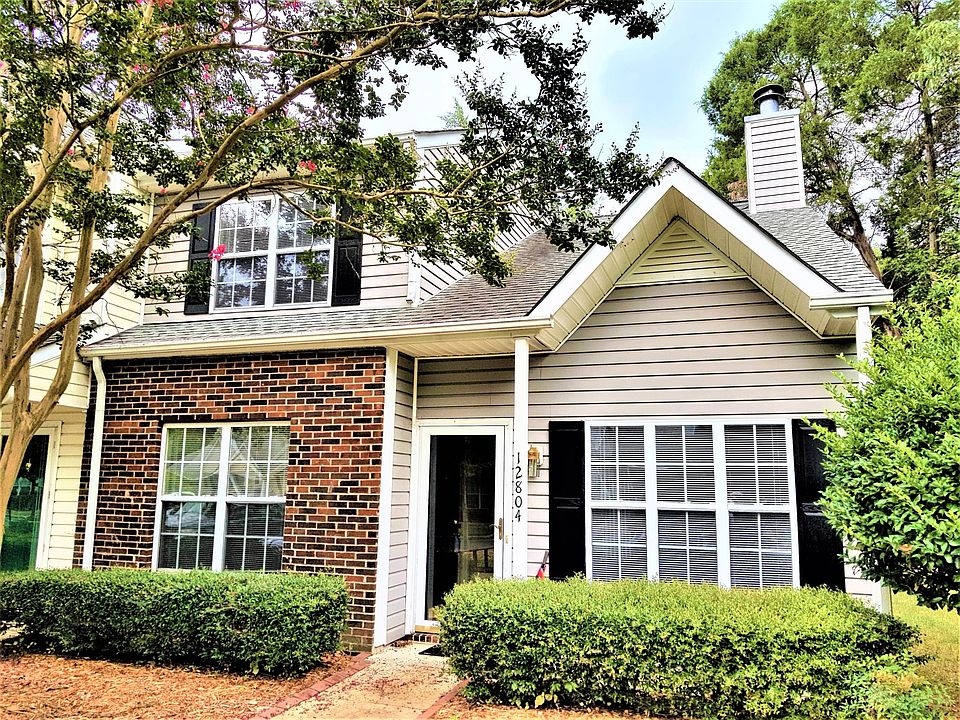 Beautiful End Unit with Master Bedroom on Main