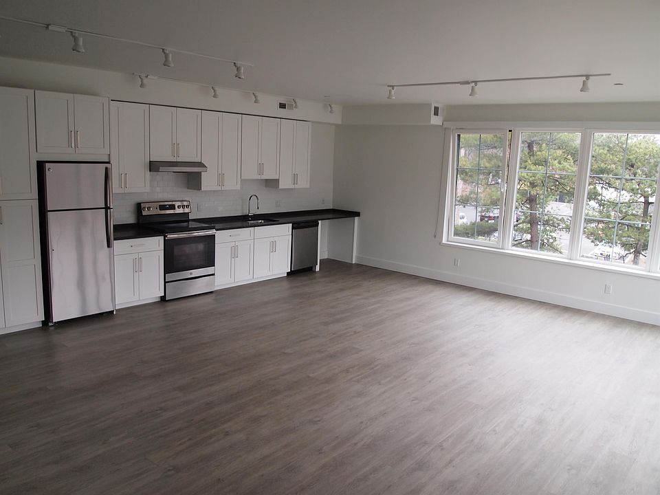 2nd image of 7 Creek Dr #301