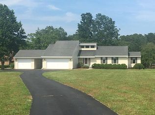 216 E Harbor Dr, Reedville, VA 22539