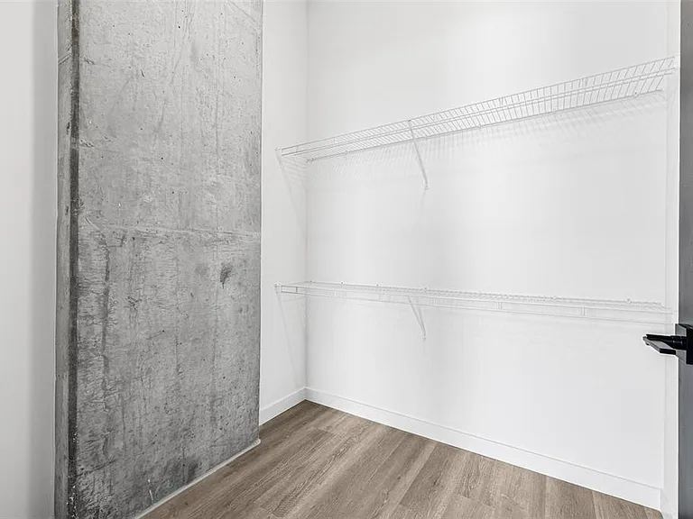 221 Main St N #Penthouse 1612 — Photo 17