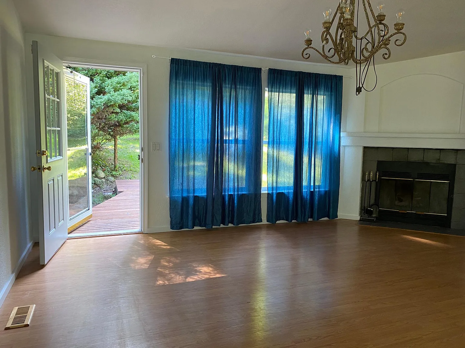3 bed, 1755 sqft, $3,000 — Photo 3