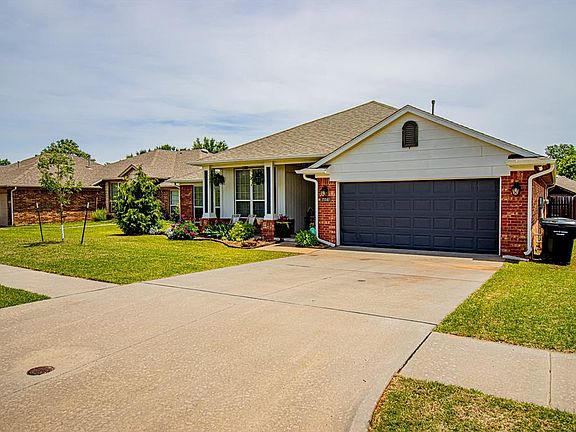 3rd image of 708 Ashwood Ln