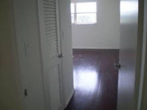 3rd image of 800 NE 195th St APT 508