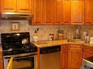 25 Myron Rd, Plainview, NY 11803