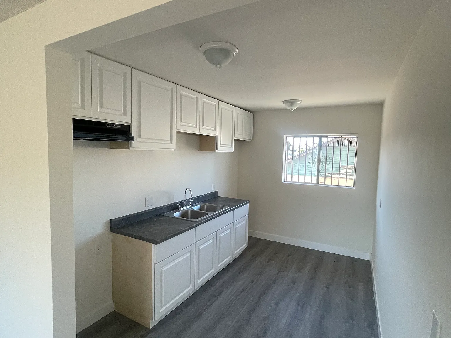 2 bed, 660 sqft, $2,400 — Photo 2