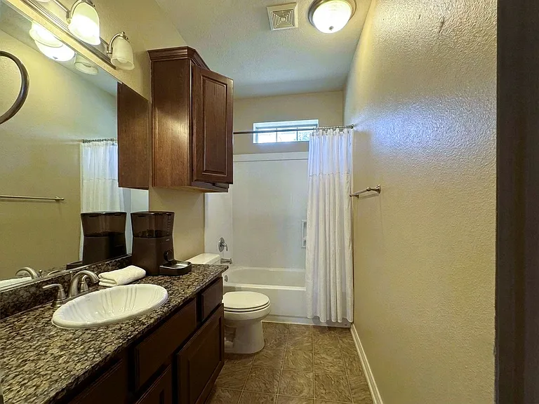 107 Forest Dr — Photo 3