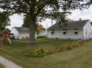 301 S 7th Ave, New Windsor, IL 61465