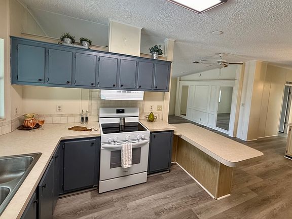 4th image of 245 Wildwood Dr #106