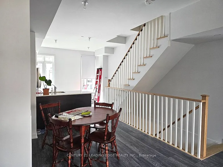 10 Spruce Pines Cres #2 — Photo 15